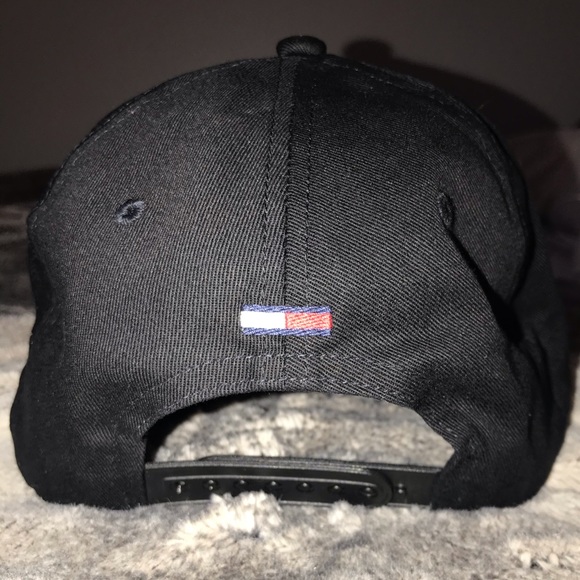 Tommy Hilfiger Cap - Picture 2 of 3